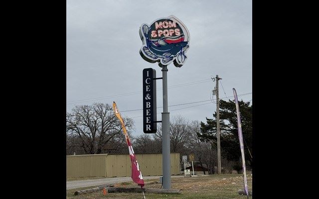 Pole Signs Mom and Pops