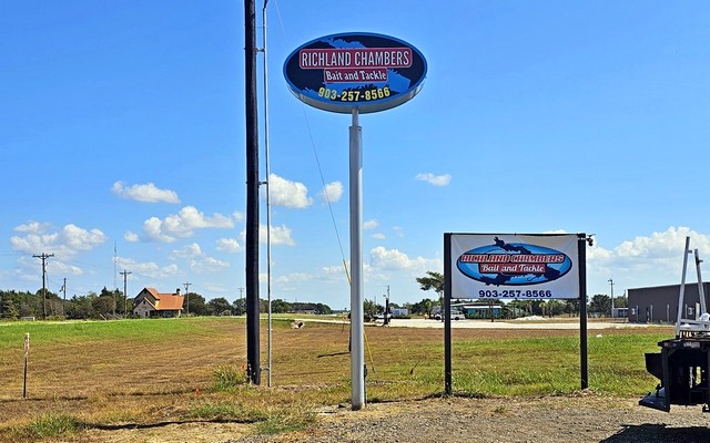 Large Pole Signs Richland Chambers